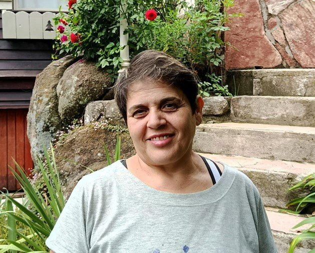 Ana - Anfitriona y Recepcionista